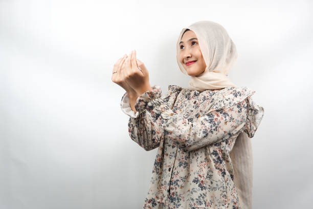 Beautiful asian young muslim woman praying, apologizing, sad, feeling guilty, asking forgiveness, fasting ramadan, islam, eid al fitr and eid adha, isolated on white background Beautiful asian young muslim woman praying, apologizing, sad, feeling guilty, asking forgiveness, fasting ramadan, islam, eid al fitr and eid adha, isolated on white background pashmina stock pictures, royalty-free photos & images