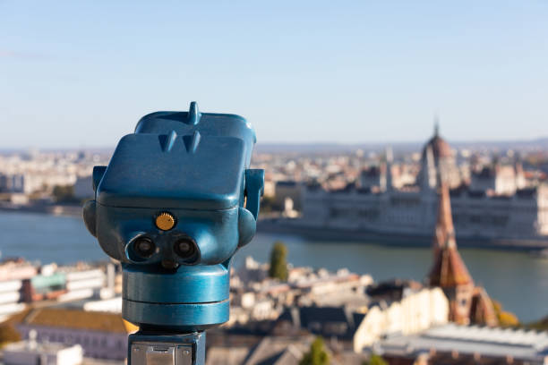 münz-fernglas - binoculars surveillance bridge observatory stock-fotos und bilder