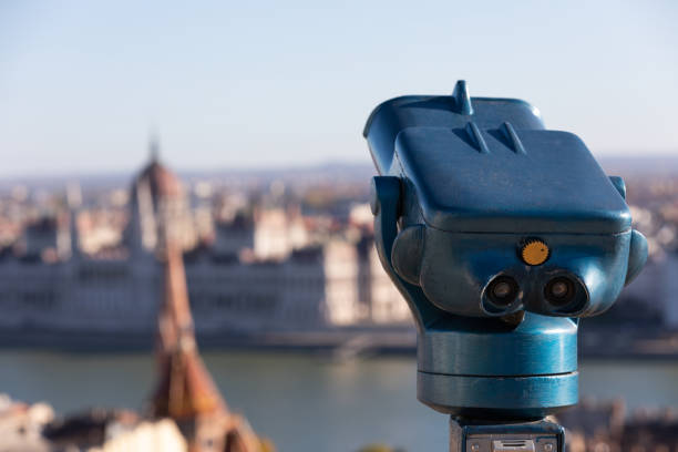 бинокль с монетным управлением - binoculars surveillance bridge observatory стоковые фото и изображения