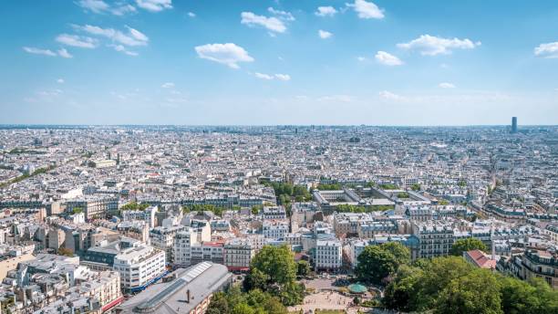 montmartre nachbarschaft, paris, frankreich - paris france roof apartment aerial view stock-fotos und bilder
