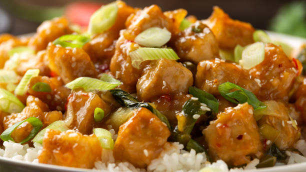 general tso tofu with rice, green onion and pak choi. asian vegan food - chicken general tso food imagens e fotografias de stock