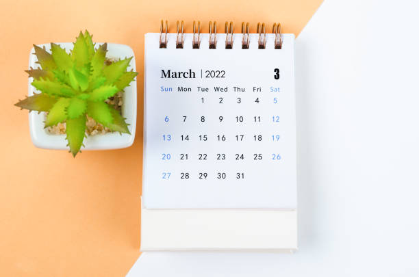 istock The March 2022 desk calendar 1355995401