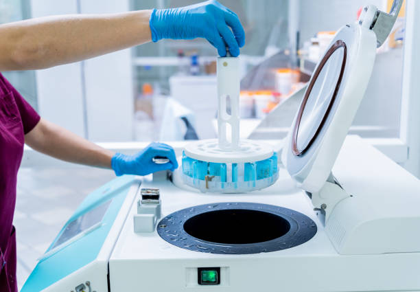 istock Laboratory assistant works with microwave hybrid tissue processor at the modern laboratory. 1356012920