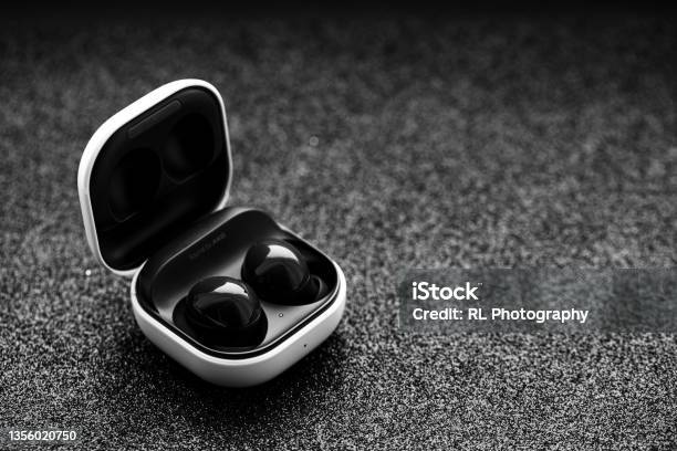 Samsung Galaxy Buds 2 Stock Photo - Download Image Now - Wireless In-ear Headphones, Ear, Headset
