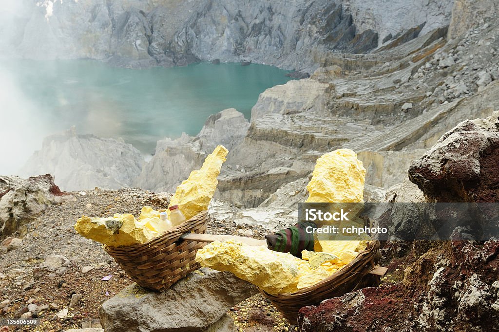 Kawah Ijen enxofre vulcano, Indonésia, East Jawa - Foto de stock de Exploração de Minas royalty-free