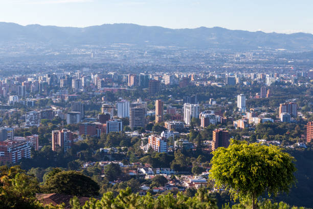 vista da cidade da guatemala do mirador do topo da montanha - guatemala - fotografias e filmes do acervo