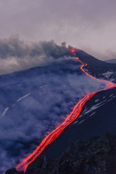 the etna volcano - mt etna imagens e fotografias de stock