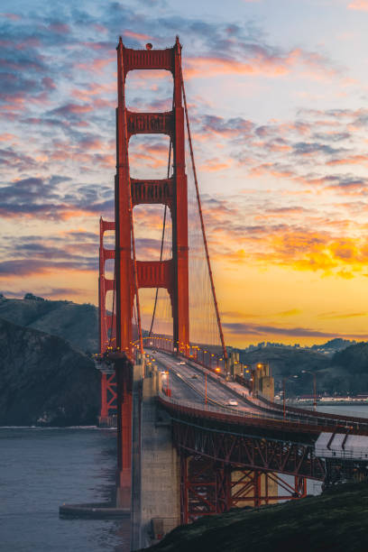 ゴールデンゲートブリッジ、サンフランシスコ、カリフォルニア、アメリカ合衆国 - cityscape color image vertical nobody ストックフォトと画像