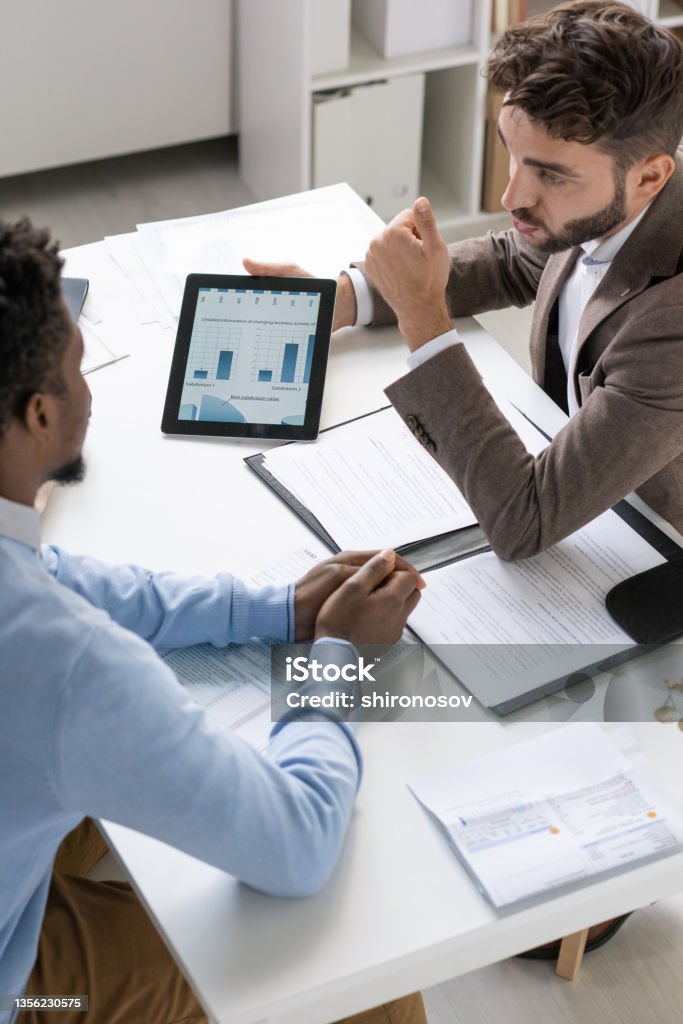 Telling About Bank Loan Stock Photo - Download Image Now - 25-29 Years