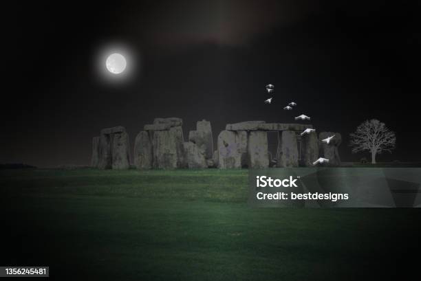 Stonehenge At Night Stock Photo - Download Image Now - Stonehenge, Backgrounds, Dark