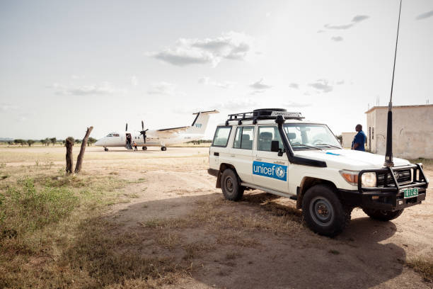 Humanitarian vehicles in Chad Propeller plane and 4x4 vehicle for aid in Central Africa unicef stock pictures, royalty-free photos & images