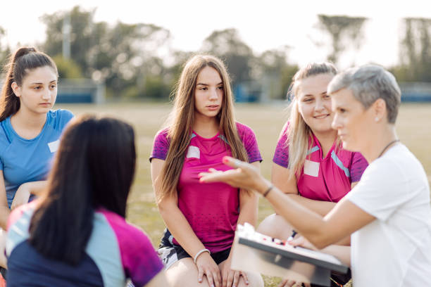istock Coach making a play strategy to her team 1356263322