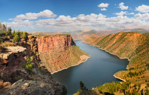 Green River Canyon, Flaming Gorge National Monument The Green River Canyon in Flaming Gorge National Monument in Wyoming wyoming stock pictures, royalty-free photos & images