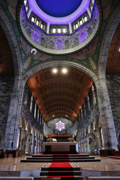 galway - altar de la catedral - dome skylight stained glass glass fotografías e imágenes de stock