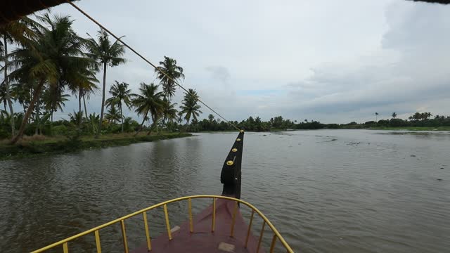 Canals and sightseeing in the backwaters of Kumarakom