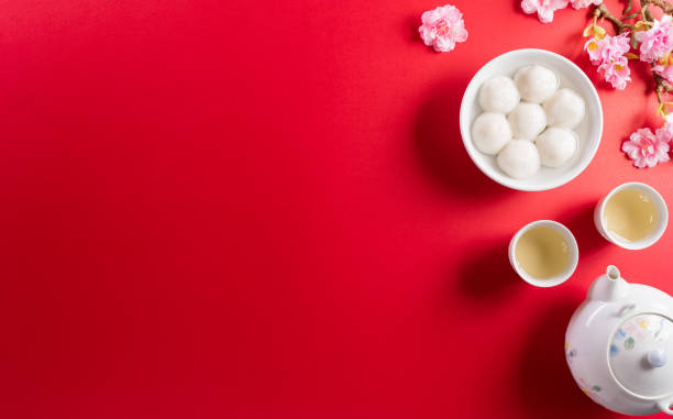 tang yuan (palline di gnocchi dolci), una cucina tradizionale cinese per metà autunno, dongzhi (festival del solstizio d'inverno) e capodanno cinese. - zucca delicata foto e immagini stock