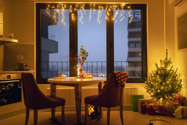 istock Christmas decorated living room 1356364770