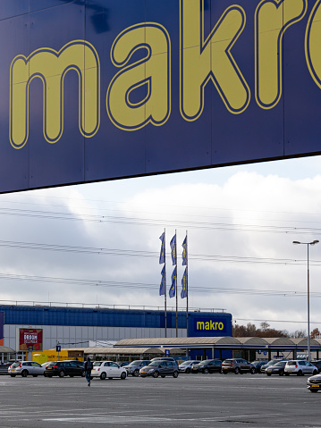Hengelo, Overijssel, Netherlands, november 23rd 2021, medium group of cars on the parking lot at the entrance of the Makro discount store in Hengelo - the first Makro store was openend in Amsterdam in 1968, meanwhile there are 17 stores across the country (2021)