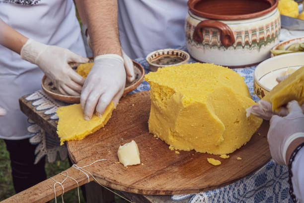 polenta auf dem tisch - dishware butter cutting board agriculture stock-fotos und bilder