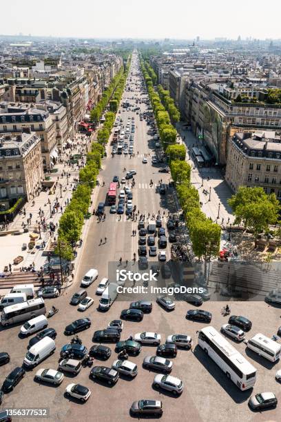 Traffic At The Place Charles De Gaulle In Paris Stock Photo - Download Image Now - Traffic, Chaos, Paris - France