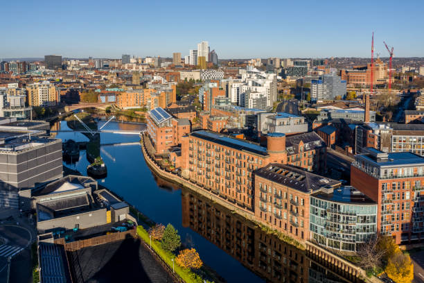 市内のリーズドックエリアにあるロバートズワーフの改装されたアパートの空中写真 - leeds england uk city famous place ストックフォトと画像