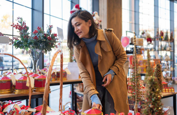 istock Christmas Shopping 1356409580