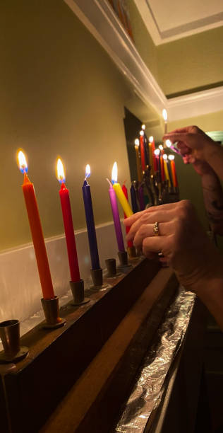 accensione di candele - hanukkah menorah human hand lighting equipment foto e immagini stock