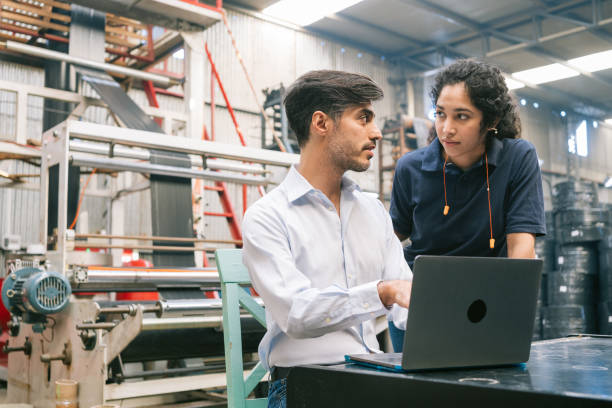 istock Produccion discussion in factory 1356441576