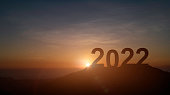 frohes-neues-jahr-2022-silhouette-der-bu