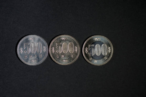 古新・新しい日本500円硬貨の3つのデザイン - 500円玉 ストックフォトと画像