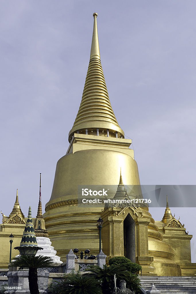 Phra Sri Rattana (Golden Chedi) al Grand Palace, Bangkok - Foto stock royalty-free di Ambientazione tranquilla