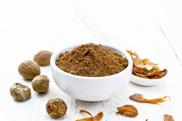 istock Nutmeg ground in bowl and mace in spoon on light board 1356529515