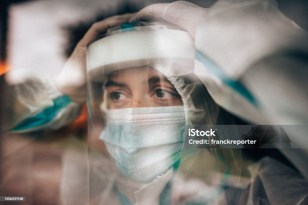 doctors under pressure at the hospital SARS-CoV-2 Omicron Variant Stock Photo