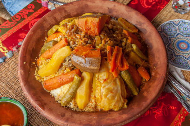 tajine aux légumes au maroc - tradition marocaine photos et images de collection