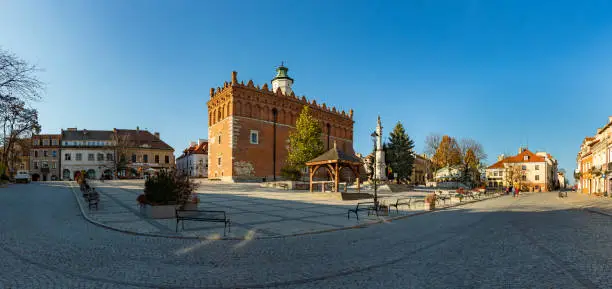 A picture of the Sandomierz Old Town Square and the Town Hall at the center.