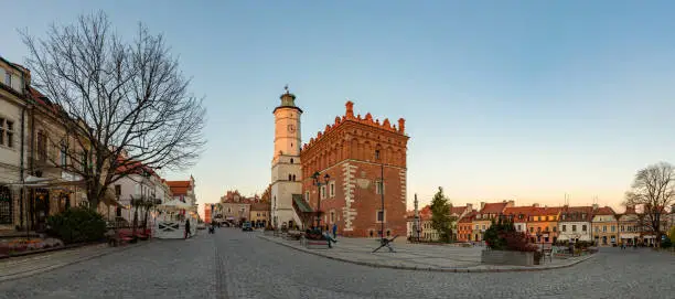 A picture of the Sandomierz Old Town Square and the Town Hall at the center, at sunset.
