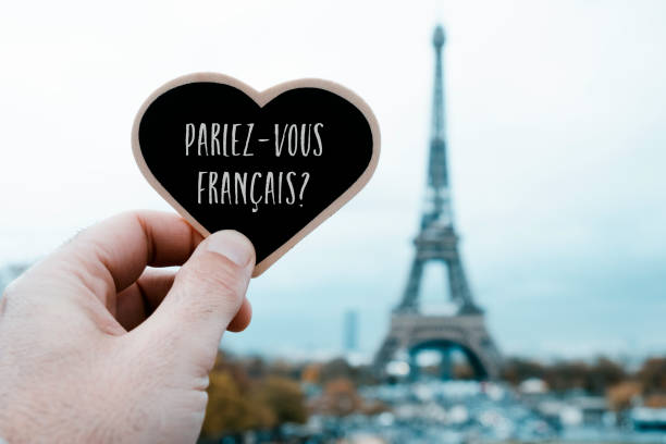 frage sprechen sie französisch, auf französisch, in paris - franzose stock-fotos und bilder