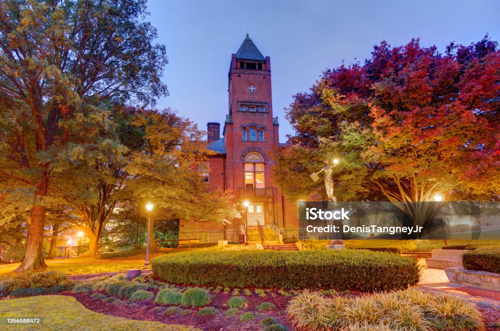 Red Brick Courthouse in Rockville, Maryland The Red Brick Courthouse was built in 1891 and is the third courthouse to stand in this location. Maryland - US State Stock Photo