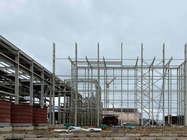 大きな化学タンクガソリンコンテナ油産業 - fuel storage tank industrial building construction development ストックフォトと画像