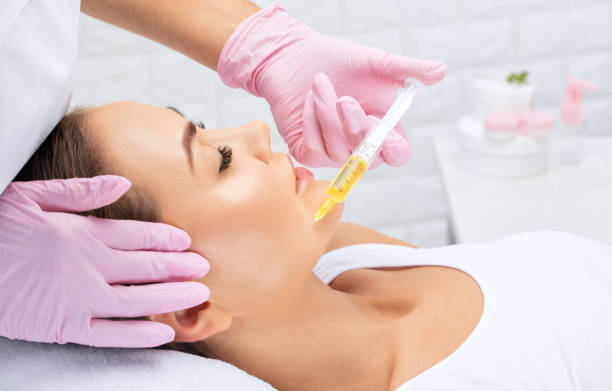 Cosmetologist does prp therapy of a beautiful woman in a beauty salon. Cosmetology concept. Cosmetologist does prp therapy of a beautiful woman in a beauty salon. Cosmetology concept. blood plasma stock pictures, royalty-free photos & images