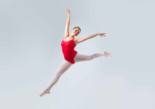 ballerina bedeutet balletttänzerin - arms outstretched arms raised studio shot adult stock-fotos und bilder