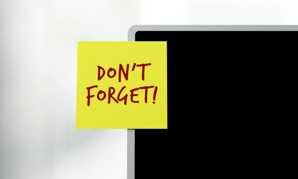istock Don't Forget message on the sticker on the blank laptop screen. 1356724915