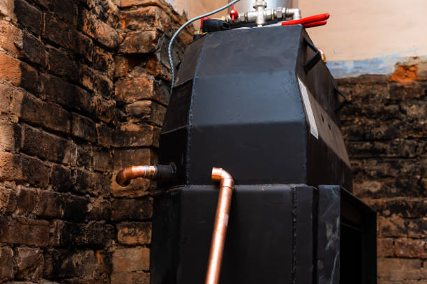 벽난로에 물 공급을위한 구리 파이프의 설치. - copper melting metal boiler 뉴스 사진 이미지