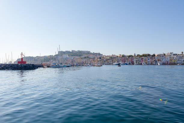 гавань острова прочида - ischia island campania nautical vessel harbor стоковые фото и изображения