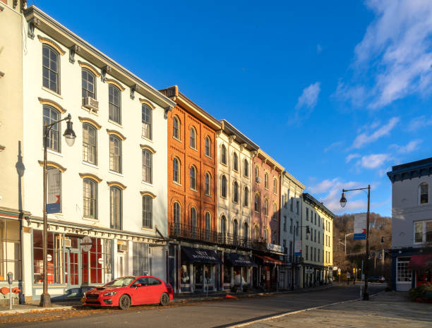 Horizontal sunrise view of the shops and cafes of West Strand Street in historic Rondout district of Kingston Kingston, NY - USA -Nov. 27, 2021: Horizontal sunrise view of the shops and cafes of West Strand Street in historic Rondout district of Kingston, New York logan west stock pictures, royalty-free photos & images