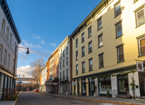 Vertical sunrise view of the shops and cafes of West Strand Street in historic Rondout district of Kingston Kingston, NY - USA -Nov. 27, 2021: Vertical sunrise view of the shops and cafes of West Strand Street in historic Rondout district of Kingston, New York logan west stock pictures, royalty-free photos & images