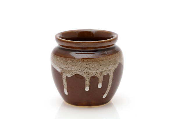 日本の伝統的な粘土鍋 - vase ストックフォトと画像