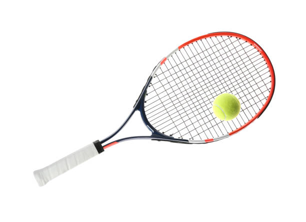 흰색 배경에 테니스 라켓과 공. 스포츠 장비 - tennis racket ball isolated 뉴스 사진 이미지