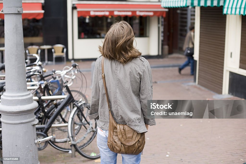 Turistas caminando en amsterdam - Foto de stock de Adulto libre de derechos