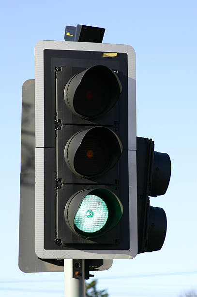 feu de signalisation - pedestrian accident england street photos et images de collection